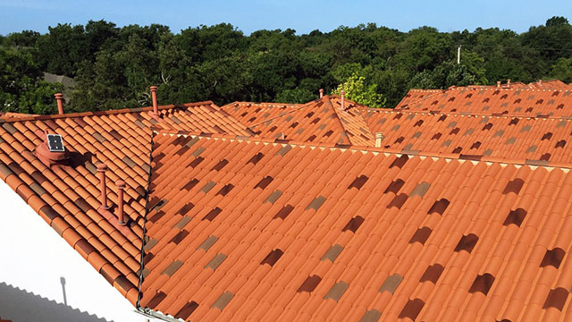 0.0.4-spanish-tile-roof-house.jpg